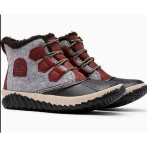 Sorel Out n About waterproof ankle boots size 8